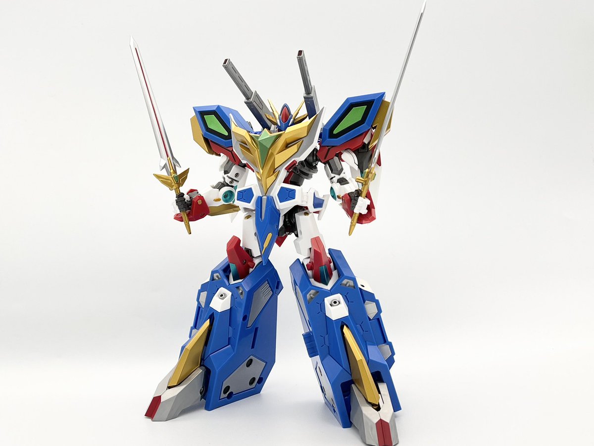Roborobo2531_Cf's tweet image. トイライズのブレイバーン、玩具としての割り切り方が凄く良い…!
お高いTFみたいな触り心地 集光もあるし
難しい変形もないし下半身のクリックもめっちゃしっかりしてるしほんとに遊びやすい!
ただブレイサンダー形態はカッチリしてなくてびみょいかな…