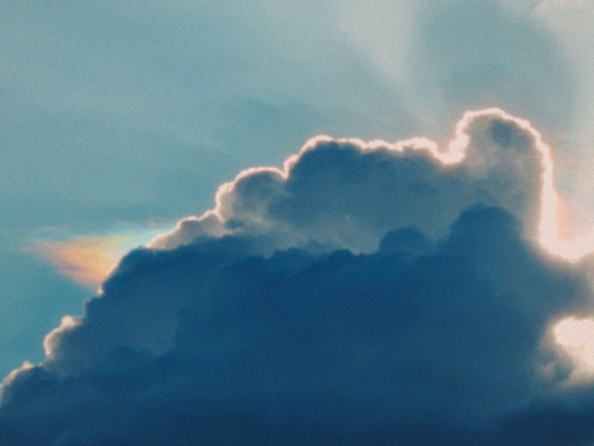 arthextic's tweet image. do you ever look at the clouds so randomly just to feel that momentary bliss?