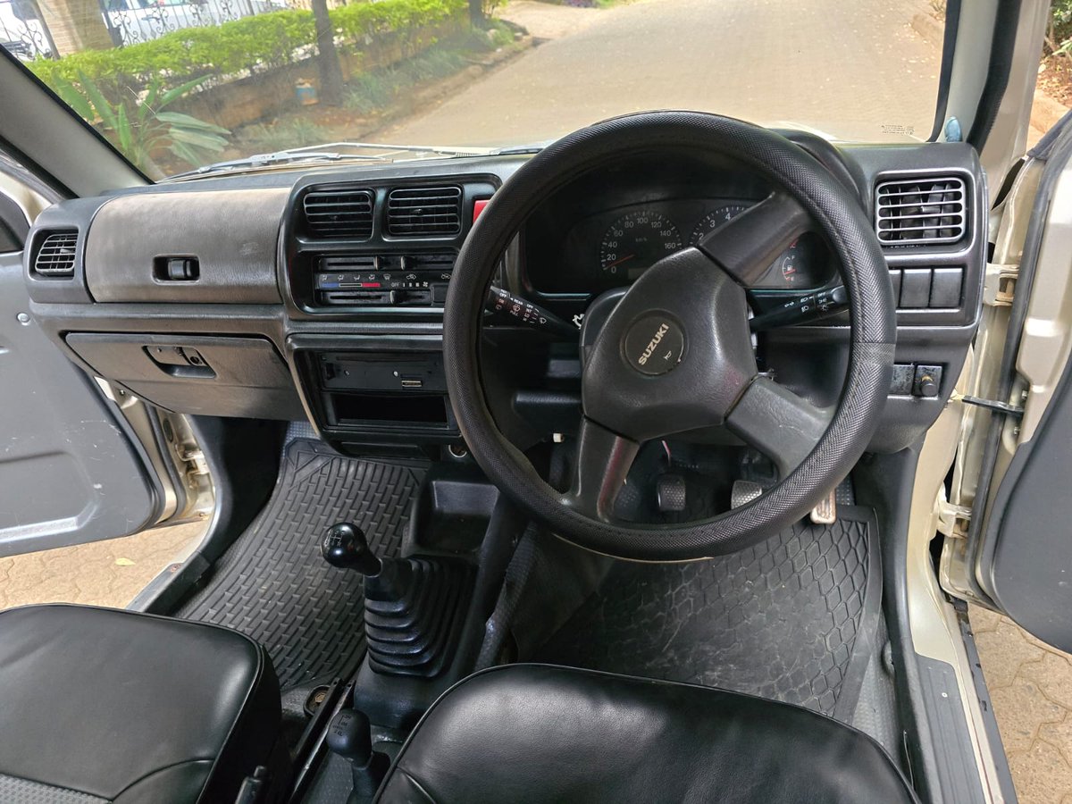 musakuru45's tweet image. Suzuki Jimmy, Local Assembled, manual transmission year 2003, 1300cc, Asking Price 550k (slightly negotiable)
📞 - 0799538049