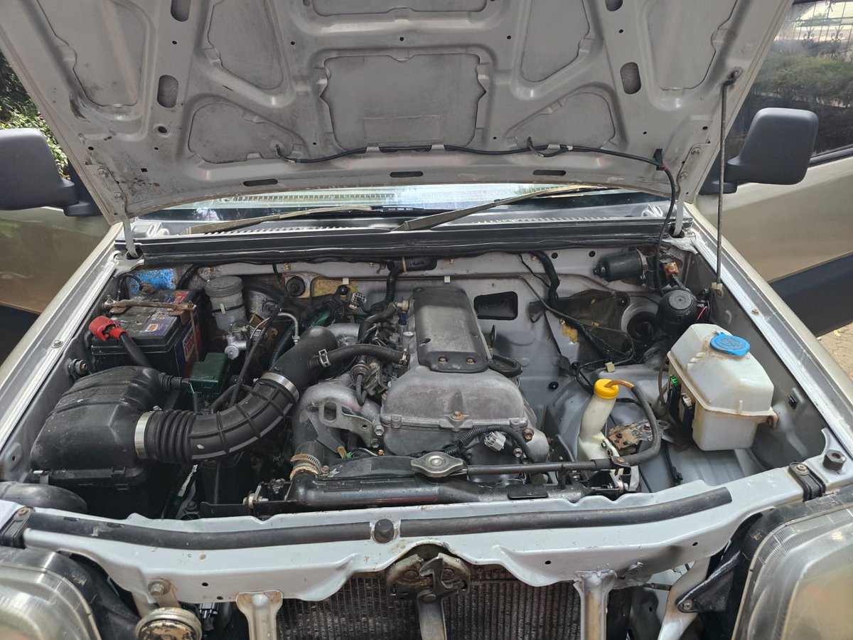 musakuru45's tweet image. Suzuki Jimmy, Local Assembled, manual transmission year 2003, 1300cc, Asking Price 550k (slightly negotiable)
📞 - 0799538049