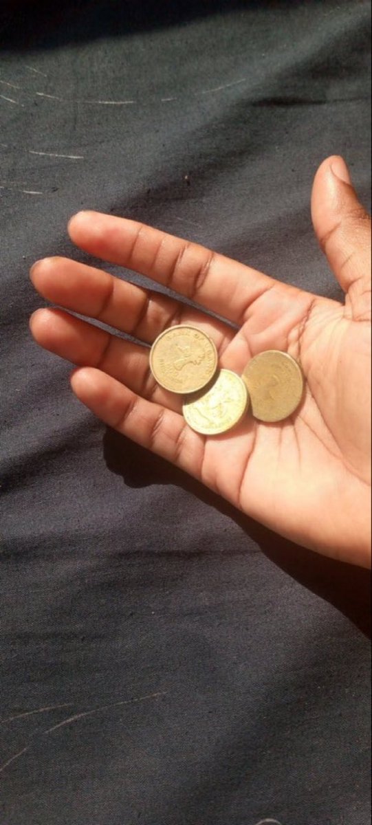 fynRuthie's tweet image. What kind of food can I buy for breakfast with this👇🏾 on a Saturday?