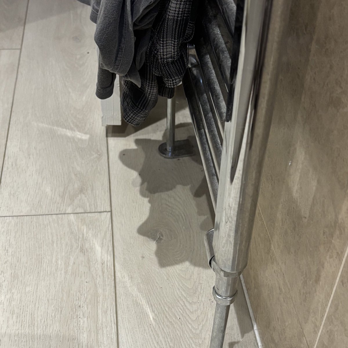 TinyWriterLaura's tweet image. the shadow my towels are casting makes it look like the queen is coming back from the dead to haunt my bathroom specifically