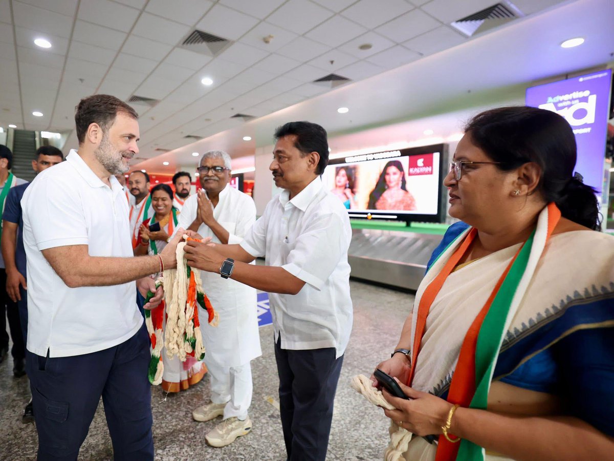 Gujarat Pradesh Congress Sevadal (@sevadalgj) on Twitter photo рк╕ркВркЧркарки рк╕рлГркЬрки ркЕркнрк┐ркпрк╛рки ркЕркВркдрк░рлНркЧркд ркЬркиркирк╛ркпркХ, рк▓рлЛркХрк╕ркнрк╛ рк╡рк┐рккркХрлНрк╖ркирк╛ ркирлЗркдрк╛ рк╢рлНрк░рлА <a href="/RahulGandhi/">Rahul Gandhi</a> ркЬрлА ркирлБркВ ркЧрлБркЬрк░рк╛ркдркирлА ркзркирлНркпркзрк░рк╛ рккрк░ рк╣рк╛рк░рлНркжрк┐ркХ рк╕рлНрк╡рк╛ркЧркд ркХрк░ркдрк╛ркВ ркЧрлБркЬрк░рк╛ркдркирк╛ркВ рккрлНрк░ркнрк╛рк░рлА рк╢рлНрк░рлА <a href="/MukulWasnik/">Mukul Wasnik</a> ркЬрлА, ркЕркзрлНркпркХрлНрк╖ рк╢рлНрк░рлА <a href="/AmitChavdaINC/">Amit Chavda</a> ркЬрлА, рккрлВрк░рлНрк╡ ркЕркзрлНркпркХрлНрк╖ ркЕркирлЗ рк░рк╛ркЬрлНркпрк╕ркнрк╛ркирк╛ рк╕рк╛ркВрк╕ркж рк╢рлНрк░рлА <a href="/shaktisinhgohil/">Shaktisinh Gohil MP</a> ркЬрлА ркдркерк╛ рк╕рлАркПрк▓рккрлА рк╢рлНрк░рлА рк╕ркВркЧркарки рк╕рлГркЬрки ркЕркнрк┐ркпрк╛рки ркЕркВркдрк░рлНркЧркд ркЬркиркирк╛ркпркХ, рк▓рлЛркХрк╕ркнрк╛ рк╡рк┐рккркХрлНрк╖ркирк╛ ркирлЗркдрк╛ рк╢рлНрк░рлА <a href="/RahulGandhi/">Rahul Gandhi</a> ркЬрлА ркирлБркВ ркЧрлБркЬрк░рк╛ркдркирлА ркзркирлНркпркзрк░рк╛ рккрк░ рк╣рк╛рк░рлНркжрк┐ркХ рк╕рлНрк╡рк╛ркЧркд ркХрк░ркдрк╛ркВ ркЧрлБркЬрк░рк╛ркдркирк╛ркВ рккрлНрк░ркнрк╛рк░рлА рк╢рлНрк░рлА <a href="/MukulWasnik/">Mukul Wasnik</a> ркЬрлА, ркЕркзрлНркпркХрлНрк╖ рк╢рлНрк░рлА <a href="/AmitChavdaINC/">Amit Chavda</a> ркЬрлА, рккрлВрк░рлНрк╡ ркЕркзрлНркпркХрлНрк╖ ркЕркирлЗ рк░рк╛ркЬрлНркпрк╕ркнрк╛ркирк╛ рк╕рк╛ркВрк╕ркж рк╢рлНрк░рлА <a href="/shaktisinhgohil/">Shaktisinh Gohil MP</a> ркЬрлА ркдркерк╛ рк╕рлАркПрк▓рккрлА рк╢рлНрк░рлА