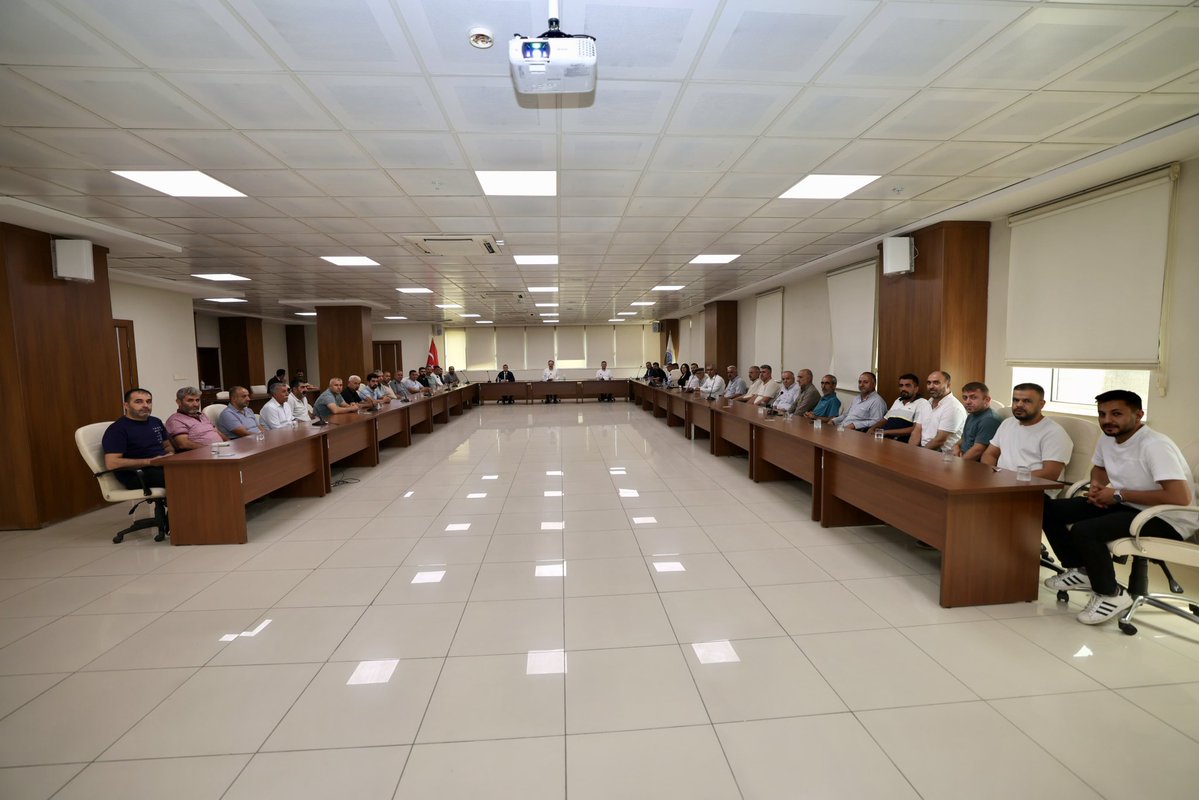 Siirt Belediyesi (@siirtbel) on Twitter photo Valimiz ve Belediye Başkan V. Sayın <a href="/Dr_KemalKzlkaya/">Dr. Kemal KIZILKAYA</a> başkanlığında #Siirt ’in ticari ve ekonomik yaşamına değer katacak Yeni Hal Binası Projesi Tanıtım ve Bilgilendirme Toplantısı gerçekleştirildi.
Toplantıda, projenin mevcut durumu, teknik detayları, yatırımın ilimize Valimiz ve Belediye Başkan V. Sayın <a href="/Dr_KemalKzlkaya/">Dr. Kemal KIZILKAYA</a> başkanlığında #Siirt ’in ticari ve ekonomik yaşamına değer katacak Yeni Hal Binası Projesi Tanıtım ve Bilgilendirme Toplantısı gerçekleştirildi.
Toplantıda, projenin mevcut durumu, teknik detayları, yatırımın ilimize