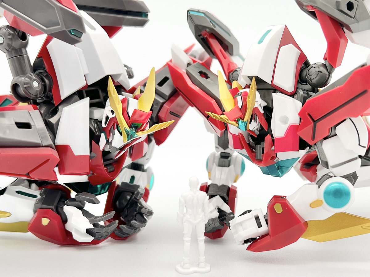 Roborobo2531_Cf's tweet image. THE合体とトイライズの大きさ比はこんな感じ
遊びやすさや他の玩具と絡めるならトイライズ、プレイバリューや再現度ならTHE合体かなぁ
あとなんとなくTHE合体はアニメのCG、トイライズは大張さんの作画っぽい?