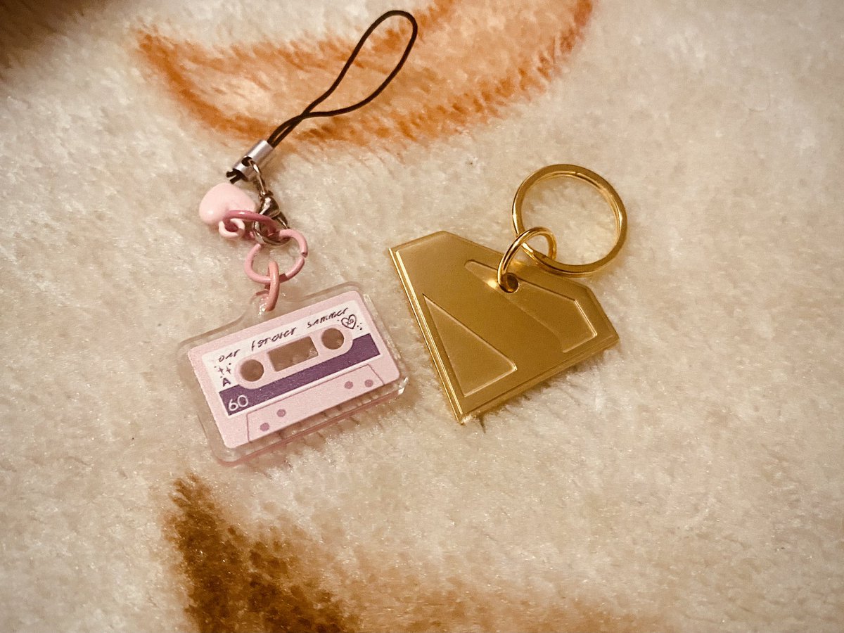 Akyraryn's tweet image. Thank You @Yukifrill ✨

I love it all 🥹 ABSOLUTELY AMAZING ART &amp;amp; QUALITY!!!

THE PICKPOET FOREVER SUMMER TAPE CHARM IS MY FAVOURITE 💜

If you seek merchandise, please check out the GREAT @Yukifrill 

Thank You ✨ Thank You ✨ Thank You ✨

#LostRecords