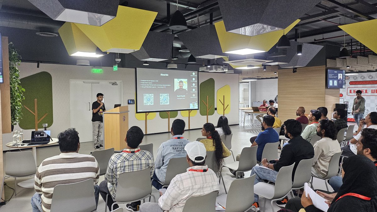 Now speaking is imharshdawda, helping us demystify the Model Context Protocol (MCP).
If you're into infra and K8s architecture, this one’s packed with clarity and context. ☁️⚙️

<a href="/CloudNativeFdn/">CNCF</a> 
#CNCFHyderabad #CloudNative #Meetup #Hyderabad #Kubernetes #MCP