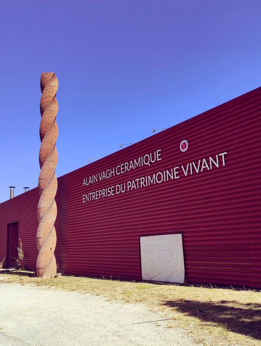 Révolution...
Ateliers Alain Vagh, Salernes, Var
18 juillet 2025
#mathsartist #mathpics #maths #geometrie #geometry #lignes #lines #salernes #briques #bricks #art #revolution #helice #helix
🔶 RV sur Instagram:
📸🖍️MATHS_ARTIST✏️🎨instagram.com/maths_artist?u…