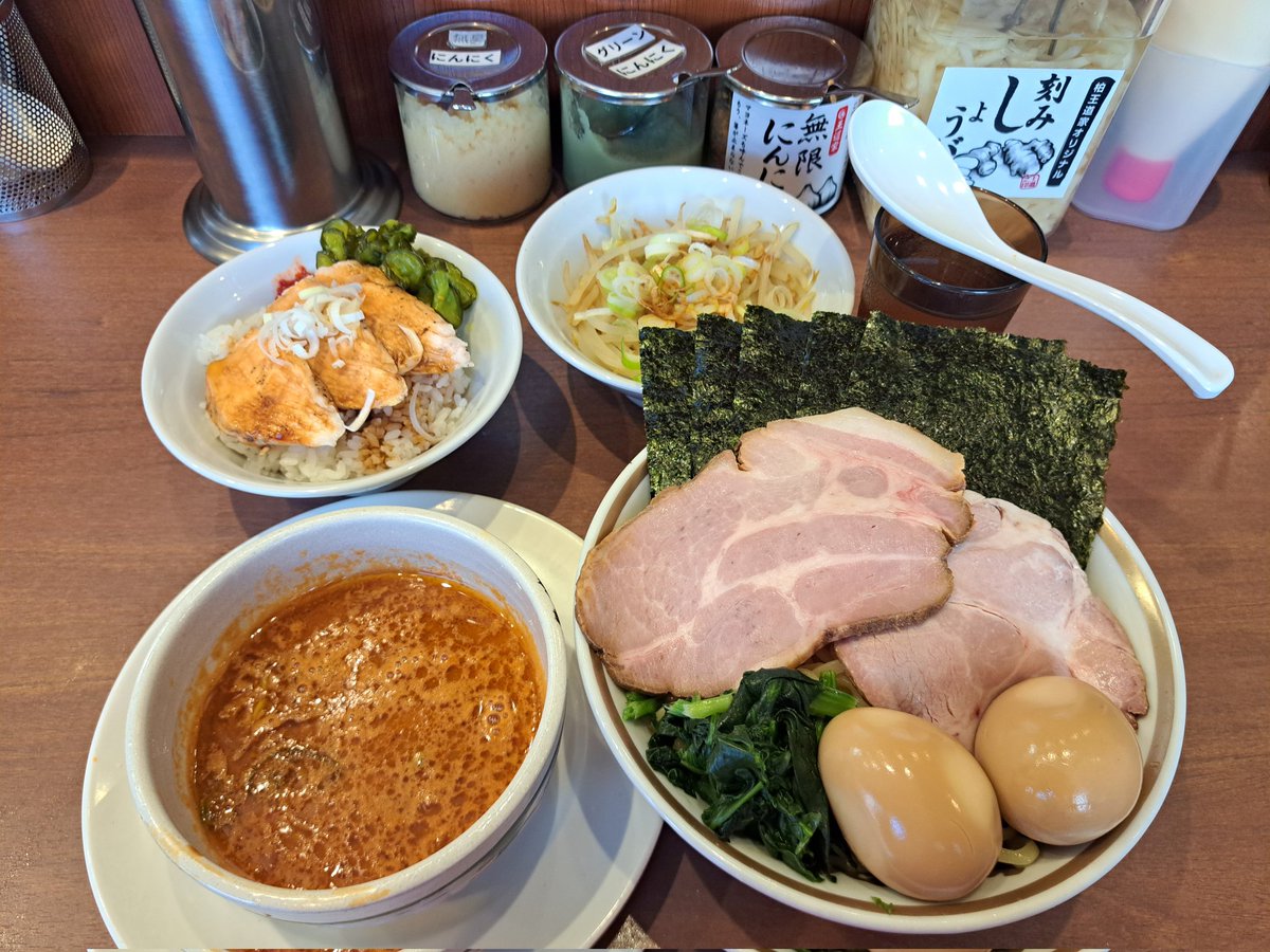 MAMO_CHANNEL666's tweet image. お昼ご飯は
🐯家系ラーメン大ちゃん
🍜🍅トマトつけ麺+etc.
🍚鶏肉飯🐔
🍜🐯🍅濃厚トマトつけ汁💘
🧊🍝冷たい麺で激うま🙆✨
味変用の🧀粉チーズもnice🎯
🍜🍅トマトつけ麺食べ納め😋
低温調理の肩ロースレアチャも
🐷🥩柔らかくて最高(*^^*)👍
8月からは
🍜🍛カレーつけ麺
カレーつけ汁も楽しみ🎵