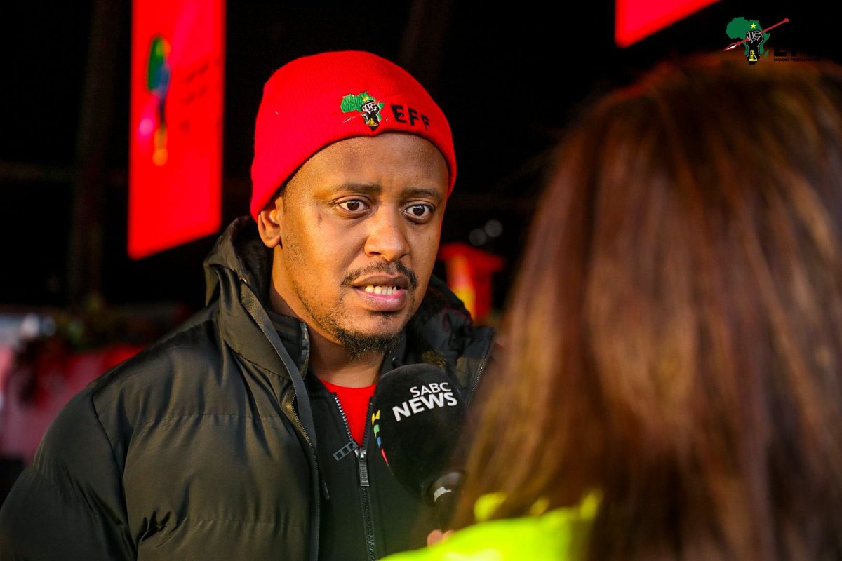 Economic Freedom Fighters (@effsouthafrica) on Twitter photo ♦️In Pictures♦️
EFF National Spokesperson, Commissar <a href="/Sinawo_Thambo/">Sinawo Thambo</a>, in conversation with Abra Barbier from SABC News on the state of readiness ahead of the #EFFTurns12 Rally.
We are expecting no less than 10,000 people to attend today. ♦️In Pictures♦️
EFF National Spokesperson, Commissar <a href="/Sinawo_Thambo/">Sinawo Thambo</a>, in conversation with Abra Barbier from SABC News on the state of readiness ahead of the #EFFTurns12 Rally.
We are expecting no less than 10,000 people to attend today.