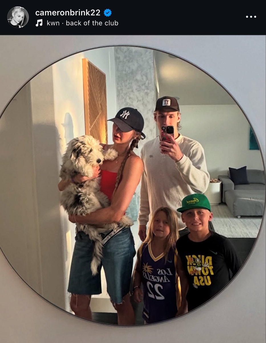 alibxckrs's tweet image. no one told me that lil girl was one of cam’s kid???
