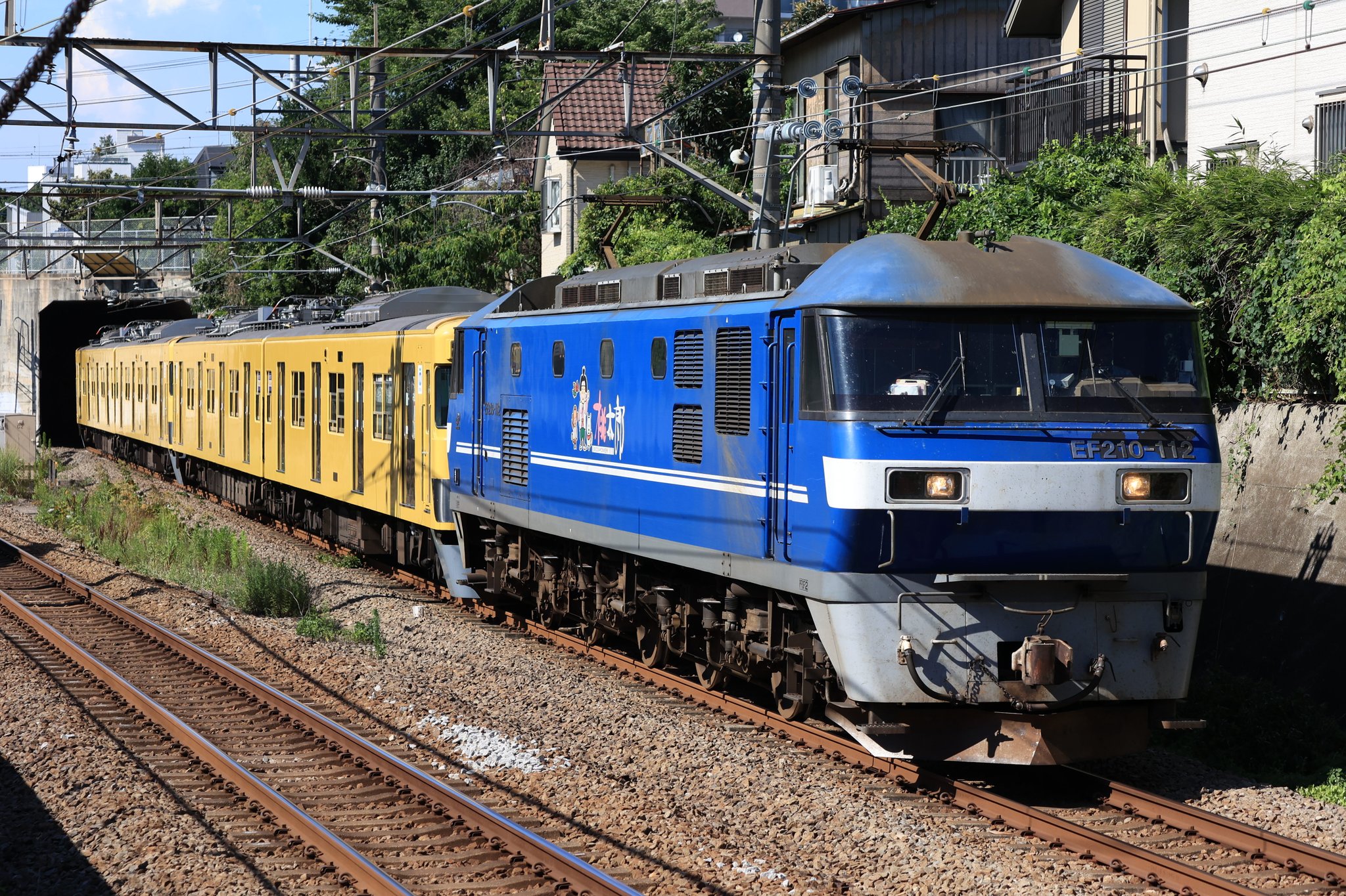 【鉄道部品】西武鉄道 2000系 メーターカウル 4K]西武鉄道2000系電車2417/2419編成近江鉄道向け甲種輸送
