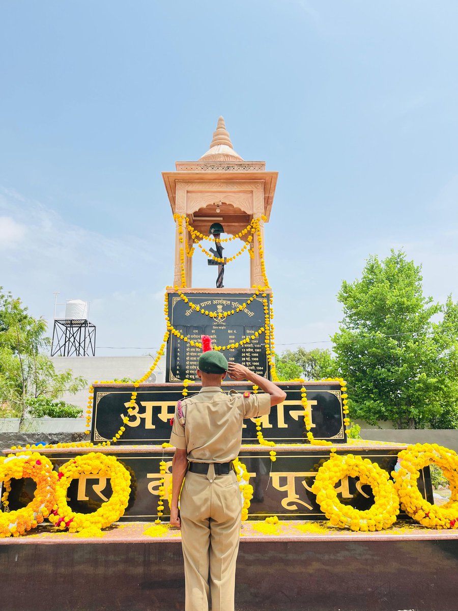 शौर्य, पराक्रम और बलिदान की अमर गाथा — कारगिल विजय दिवस की आप सभी को हार्दिक शुभकामनाएँ! 🇮🇳
 कारगिल की लड़ाई में मातृभूमि की रक्षा के लिए प्राण न्योछावर करने वाले गौरवान्वित वीर सपूतों को भावभीनी श्रद्धांजलि एवं उनके शहादत को सलाम!
जय हिन्द..
#Kargil #KargilVijayDiwas #कारगिल