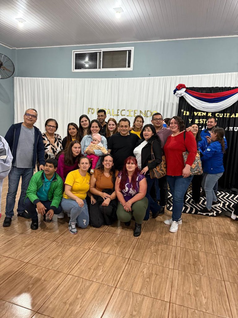 zonanoreste6's tweet photo. El encuentro, se realizó en Andresito con la cálida recepción del intendente Bruno Beck, contó también con la presencia de los intendentes Edgardo “Chichín” Aquino (Bernardo de Irigoyen) y Fausto Rojas (San Antonio), así como de  los trabajadores de la salud de los hospitales . https://t.co/G8Xll8vDMb