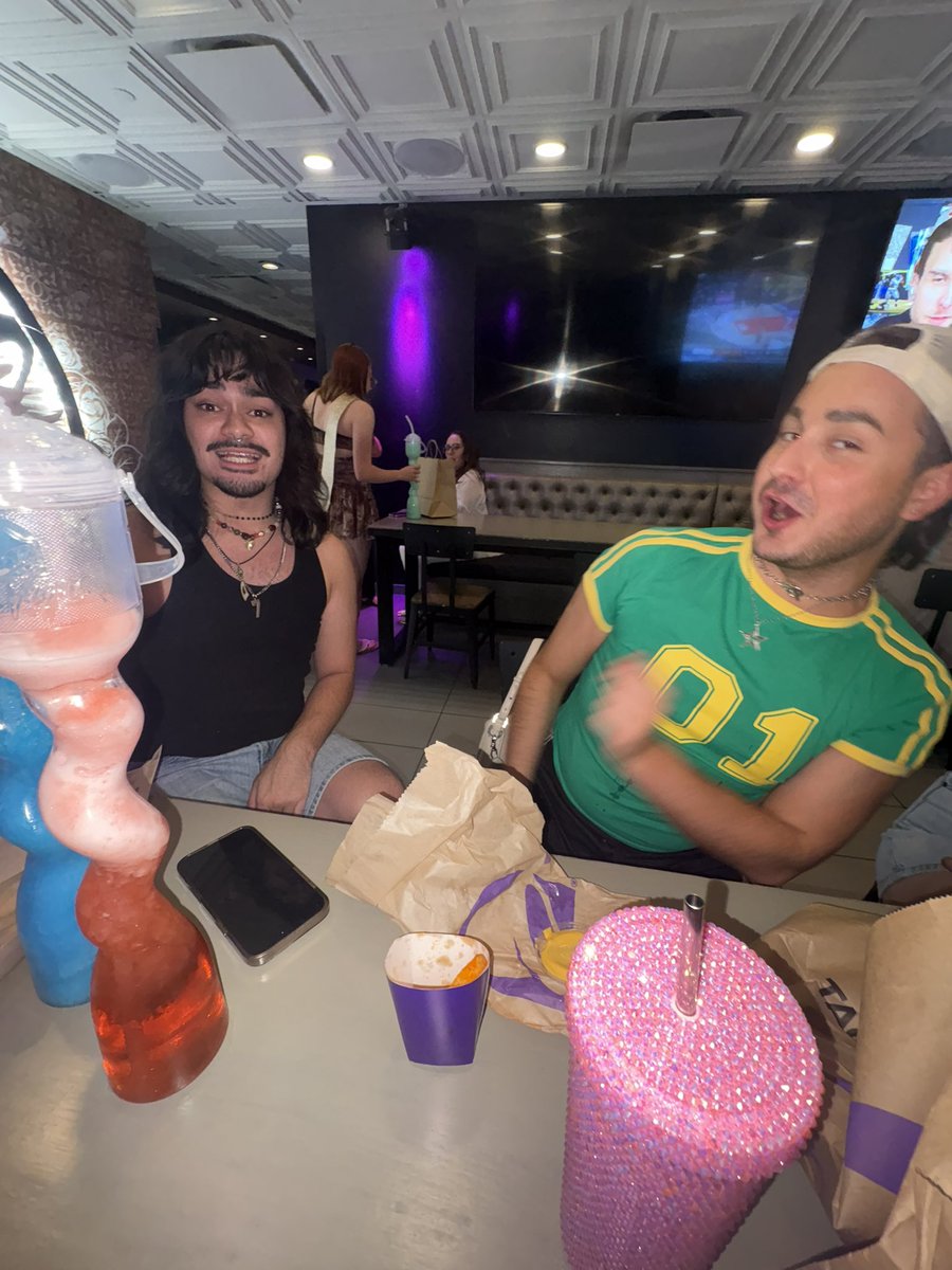 bigfannysmacker's tweet image. BFS x Seven Taco Bell + piranha takeover