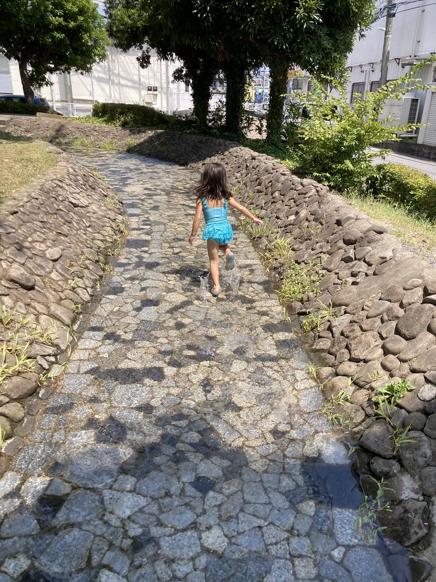 goriraceo's tweet image. 越谷、公園ハシゴ　
今、外に出て3時間が経過しました…
道路で干からびてるミミズの気持ちがよく分かります…
#花田第二公園