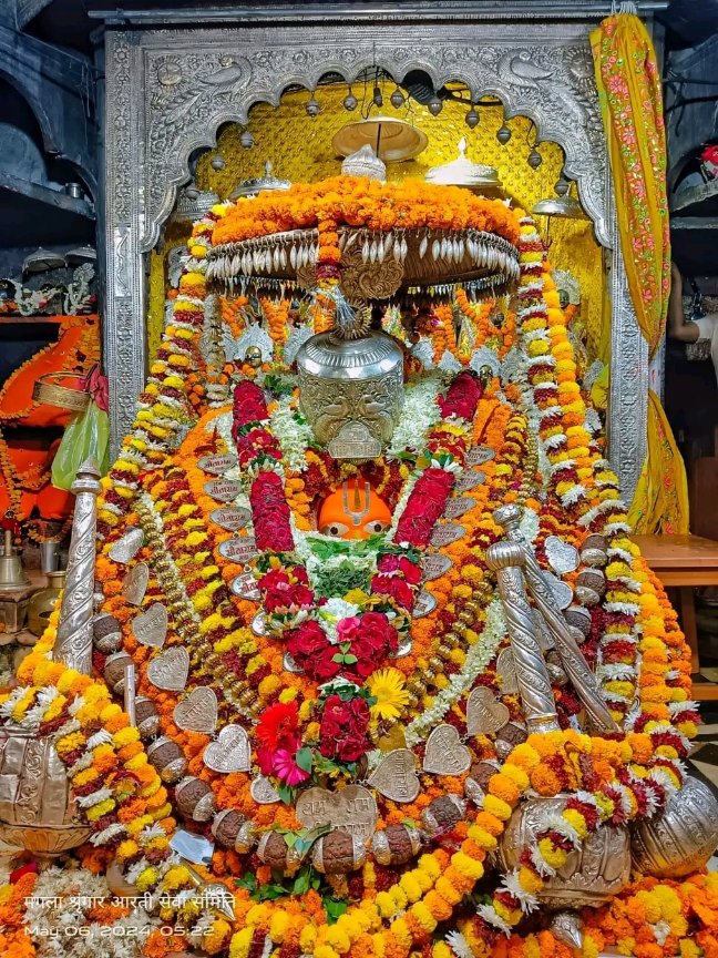 संकट तें हनुमान छुड़ावै, मन क्रम बचन ध्यान जो लावै।।

भावार्थ:
जो भी मन, वचन और कर्म से हनुमान जी का ध्यान करता है, उसे संकटों से हनुमान जी अवश्य बचाते हैं।

जय श्री राम । जय बजरंग बली जय हनुमान 🚩
