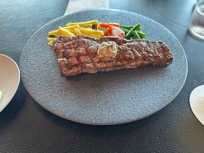 Betterthanraw98's tweet image. 鉄郎のビフテキが来ました🥩