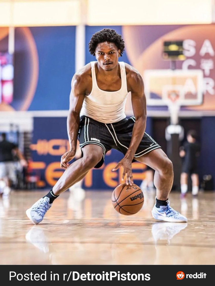 PistonsLead's tweet image. 👀 "Ausar has been living in the gym all summer" - Trajan Langdon
🏀 We're about to takeoff next season
📸 Via Slothful_Night (Reddit)