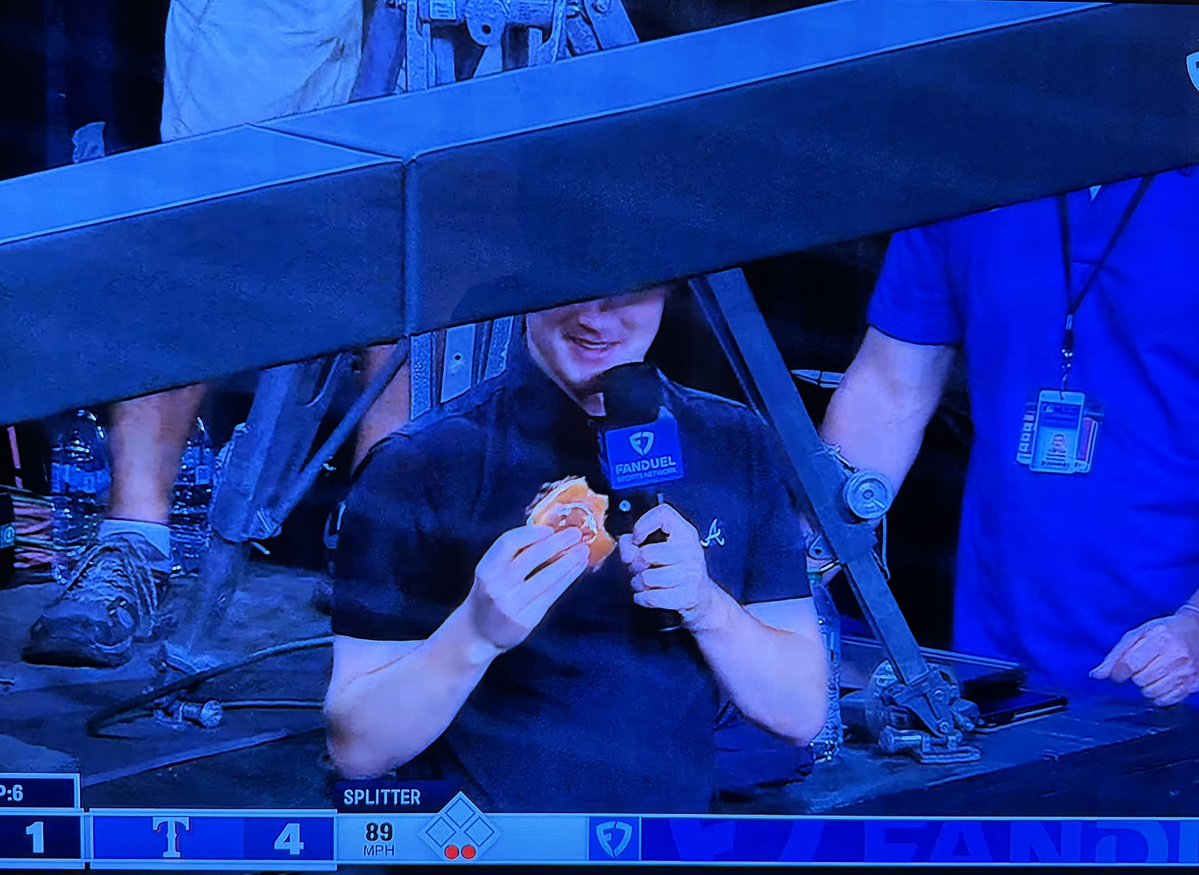 Fantavious9's tweet image. Wiley: “The brisket to sauce to bun ratio is pretty great.”
Brandon: “Since you’re expensing this, why didn’t you get the $45 rib?”
Wiley: “Wait, I can expense this??” 😂