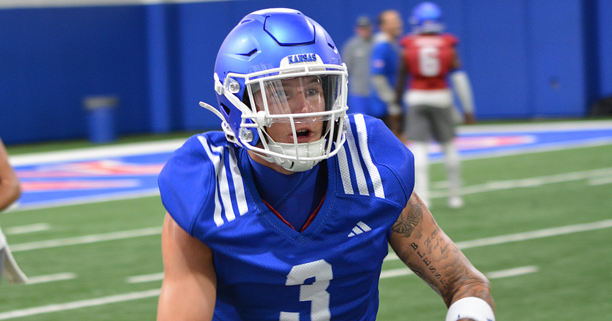 JayhawkSlant's tweet image. Fall Camp: Some video clips from today's indoor practice. #kufball
Watch:
on3.com/sites/jayhawk-…