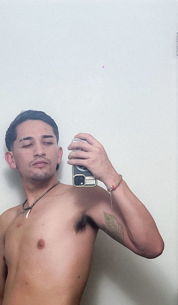 _vxrick_'s tweet image. ya hacía falta un corte de pelo 💇‍♂️