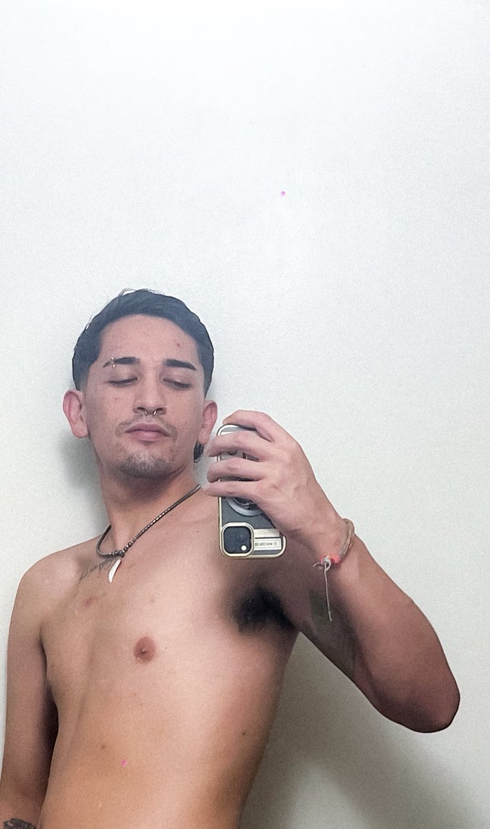 _vxrick_'s tweet image. ya hacía falta un corte de pelo 💇‍♂️