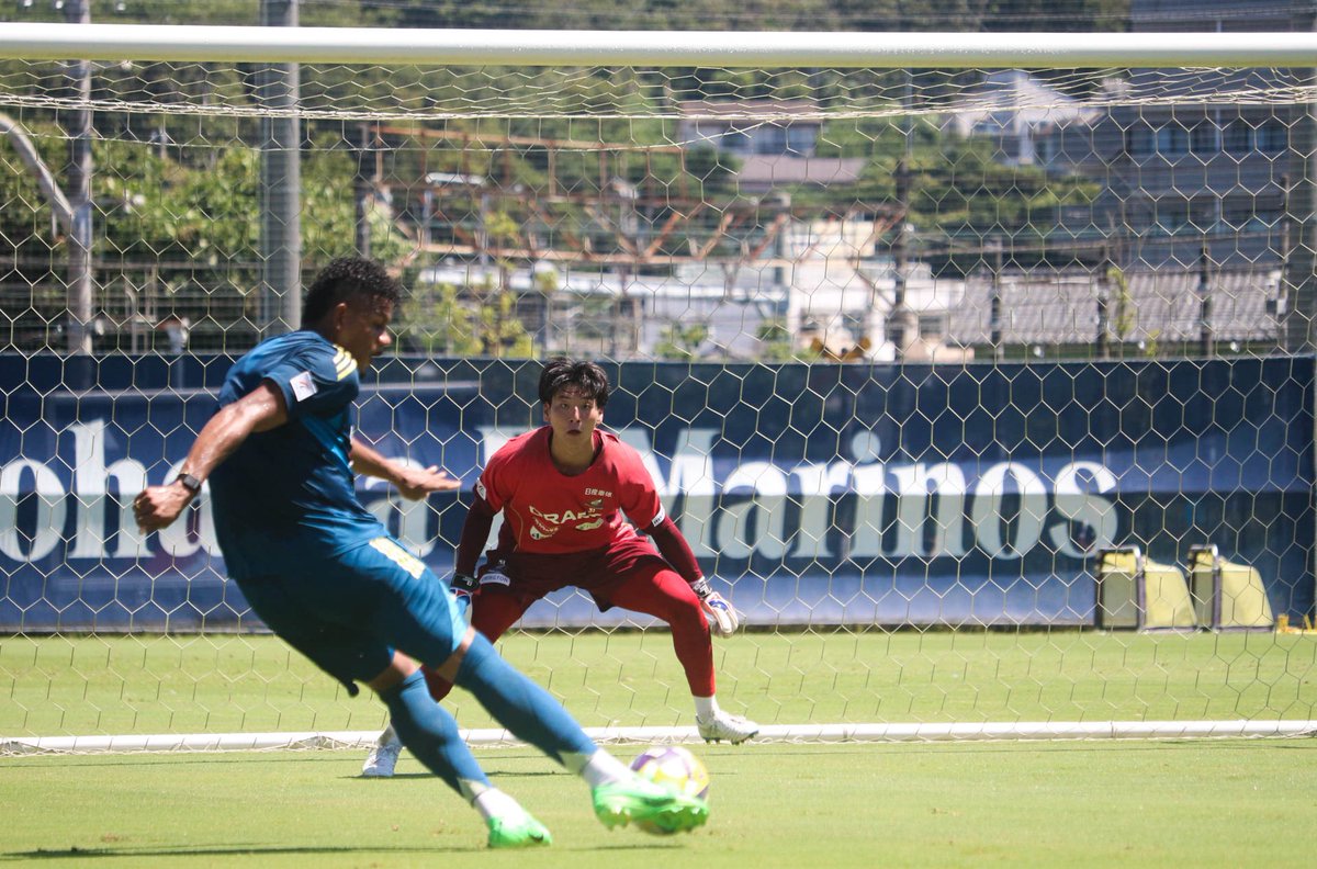 prompt_fmarinos's tweet image. ———————————————
📌 𝙏𝙍𝘼𝙄𝙉𝙄𝙉𝙂 𝙋𝙃𝙊𝙏𝙊𝙎 ———————————————
本日7/26に行われたトレーニングの様子を少しお届け📸🔥
次のホームゲームは8/23 町田戦▼
bit.ly/4kv8coB
#fmarinos