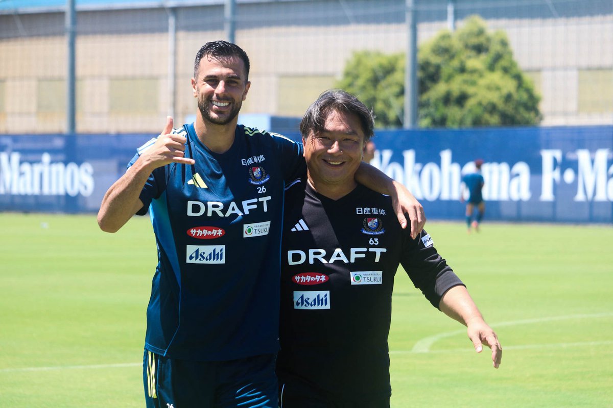 prompt_fmarinos's tweet image. ———————————————
📌 𝙏𝙍𝘼𝙄𝙉𝙄𝙉𝙂 𝙋𝙃𝙊𝙏𝙊𝙎 ———————————————
本日7/26に行われたトレーニングの様子を少しお届け📸🔥
次のホームゲームは8/23 町田戦▼
bit.ly/4kv8coB
#fmarinos