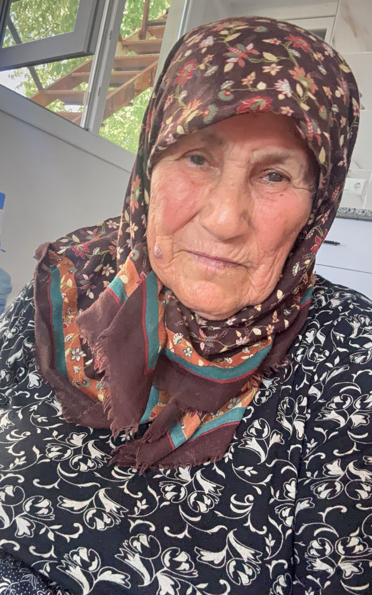 KumandanRte's tweet image. Anamı her aradığımda bana hep bu duayı eder HZ HIZIR A.S yoldaşın olsun..
NEDEN HEP BÖYLE DİYOR DİYE ARAŞTIRDIM..
HZ HIZIR A.S aleyhisselam’ın okuduğu vird DUASI budur..
Bismillahirrahmanirrahiym*
La ilahe illellahül hayyül kayyum*
La ilahe illellahül bakıd deymum*
La…
