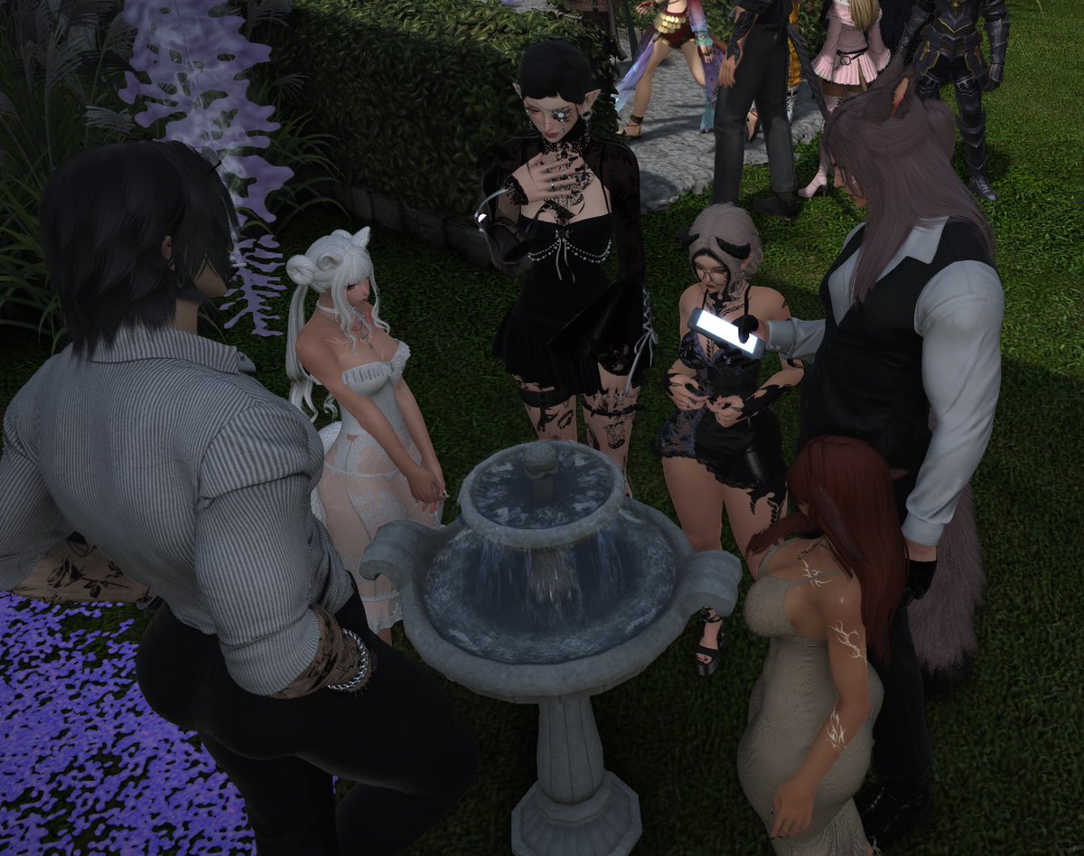 asteriaffxiv's tweet image. at least we look good standing around this fountain.