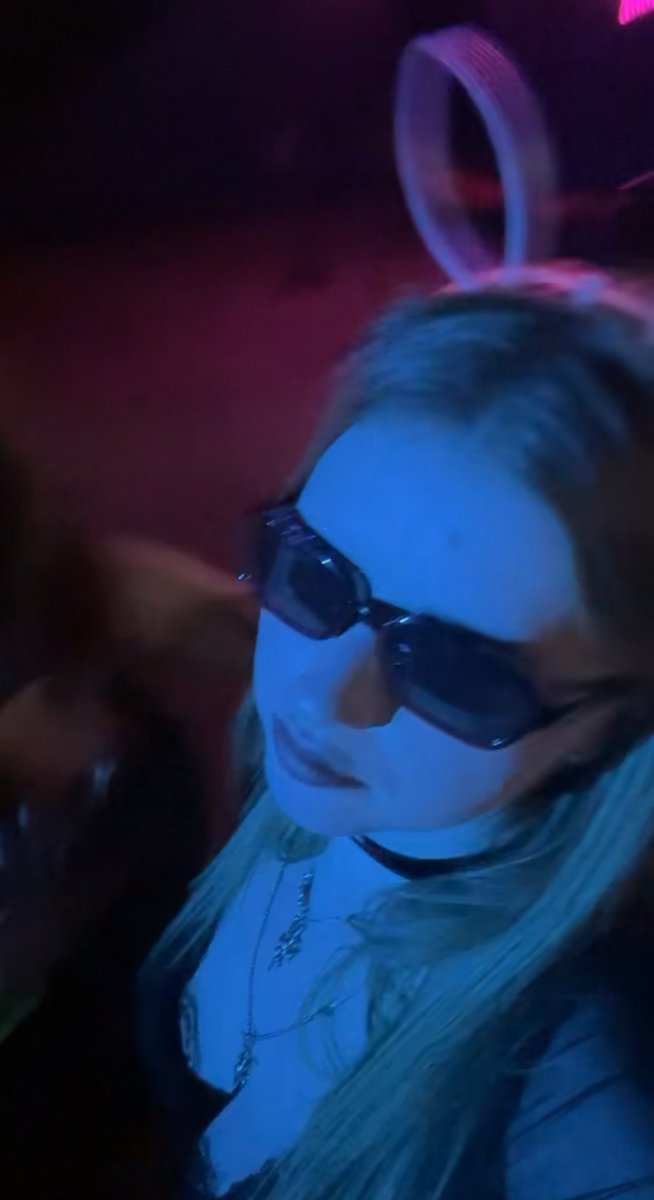 im excited to announce that i am going to be starting college in the fall, majoring in computer science. my account is gonna slowly shift away from 3d art and over to my personal projects and things that i'd like to share from my learning process.

love u all <3 ps. new pfp ^-^