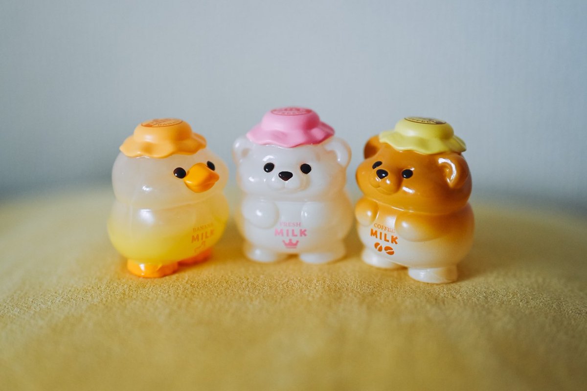 shigemochi_kun's tweet image. ˗ˏˋ お知らせ ˎˊ˗
企画・原型制作を担当させていただいたカプセルトイ「ミルク瓶あにまる」が2025年11月に発売されます!
牛乳瓶をモチーフにした動物たちのソフビフィギュアです!つるつるぷにっとした質感をお楽しみください☺️