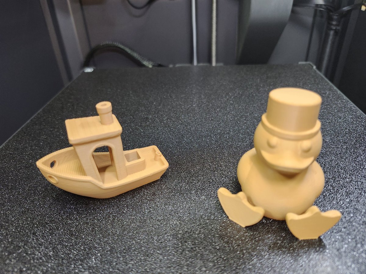 MakerMindNexus's tweet image. Thank you again to @Fabreeko_Hector. The stream tonight was amazing, and this thing is amazing for first impression. If you are thinking about it, check out fabreeko.com