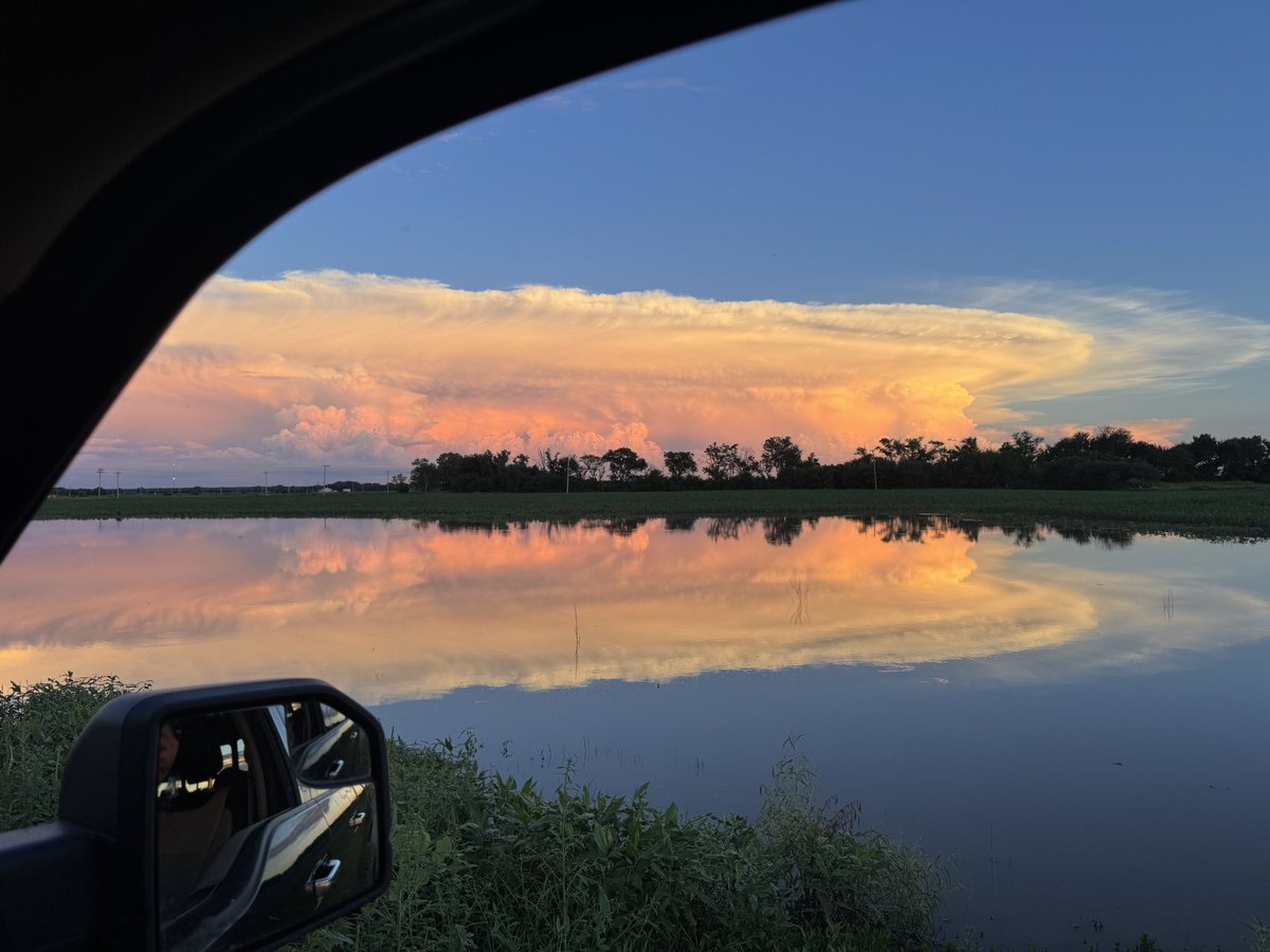 gregpeterson33's tweet image. Looking southeast at the storm hitting SE Kansas