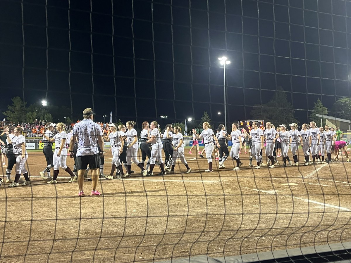 State champs! Clarksville 4, Wayne 1 in the 1A championship game, behind nine strikeouts by Sydney Lovrien! It’s the second title in program history. #iahssb