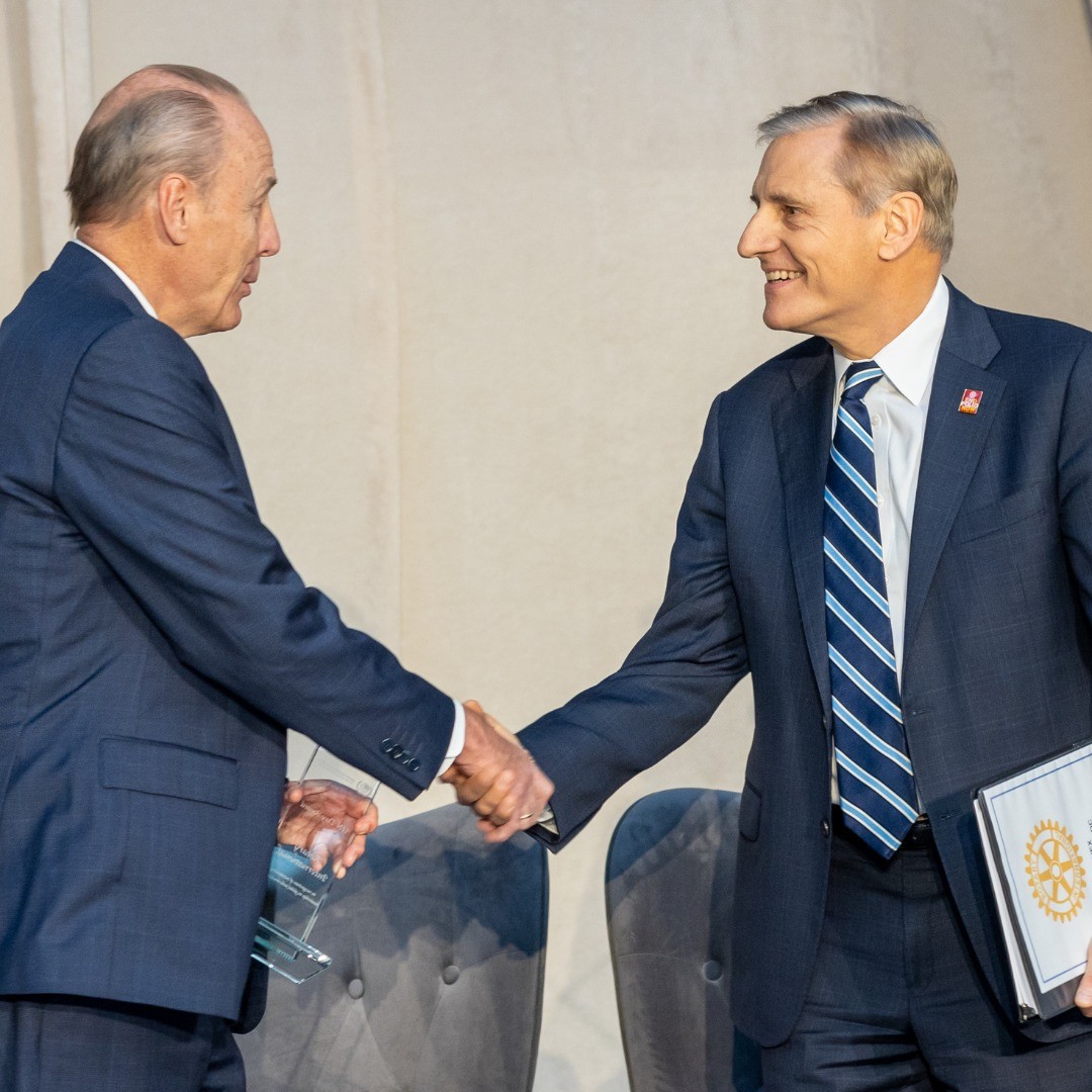 JohnHewko's tweet image. Hi 👋 I'm John and I'd like to take a moment to reintroduce myself. I'm a father and avid cyclist. I speak five languages including English, Portuguese, Russian, Spanish, and Ukrainian. Back in 1989, I somehow managed to get married and open a law office all in the same month.…