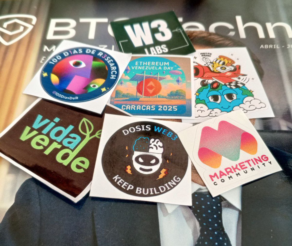 Una estrategia de marketing Web3 exitosa se centra en la comunidad. 

Cuando dicha estrategia se combina con una sinergia estratégica entre proyectos similares, se crea y se consolida lo que muchos conocemos como 'ecosistema'

En pocas palabras: Sin comunidades, no hay ecosistema