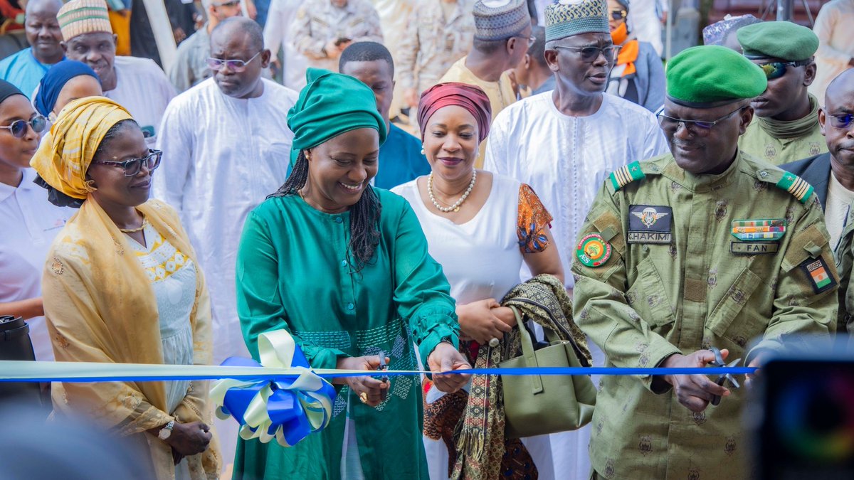NigerAR's tweet image. Le Ministre de la Santé et de l'Hygiène Publiques, le Médecin Colonel-major Garba Hakimi, a présidé ce matin la cérémonie de réception des nouvelles infrastructures du pavillon de diabétologie et d'endocrinologie de l'Hôpital Amirou Boubacar Diallo.
Cette réalisation s'inscrit…