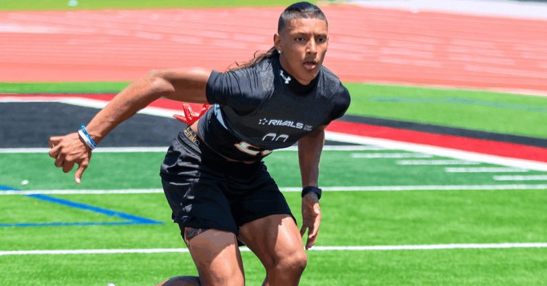 InsideTexas's tweet image. 🎥WATCH: Recruiting Scoop — Texas Eyes Game-Changing Corners in 2027
Our @justinwells2424 & @josephcook89 look at Longhorns DB recruiting in 2026 and 2027 this week. Dive in.
VIDEO + summary: on3.com/teams/texas-lo… (FREE) @Rivals