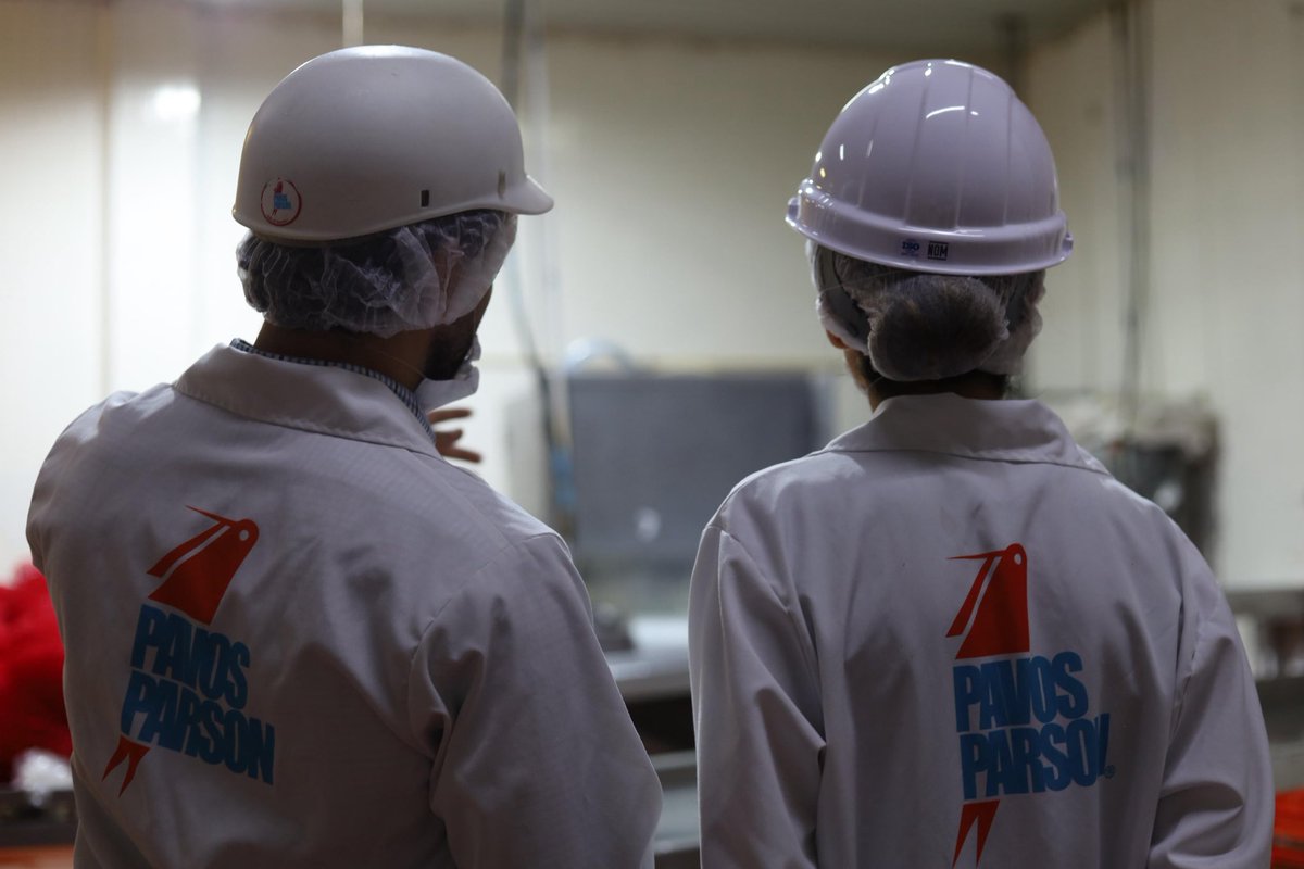 AndreaChavezTre's tweet image. El empresariado de Nuevo Casas Grandes tiene una virtud que lo distingue de muchos otros: un amor gigante por su tierra y su gente.
Hoy visitamos las instalaciones de Pavos Parson, empresa familiar 100% chihuahuense, que lleva un siglo generando cientos de puestos de trabajo.