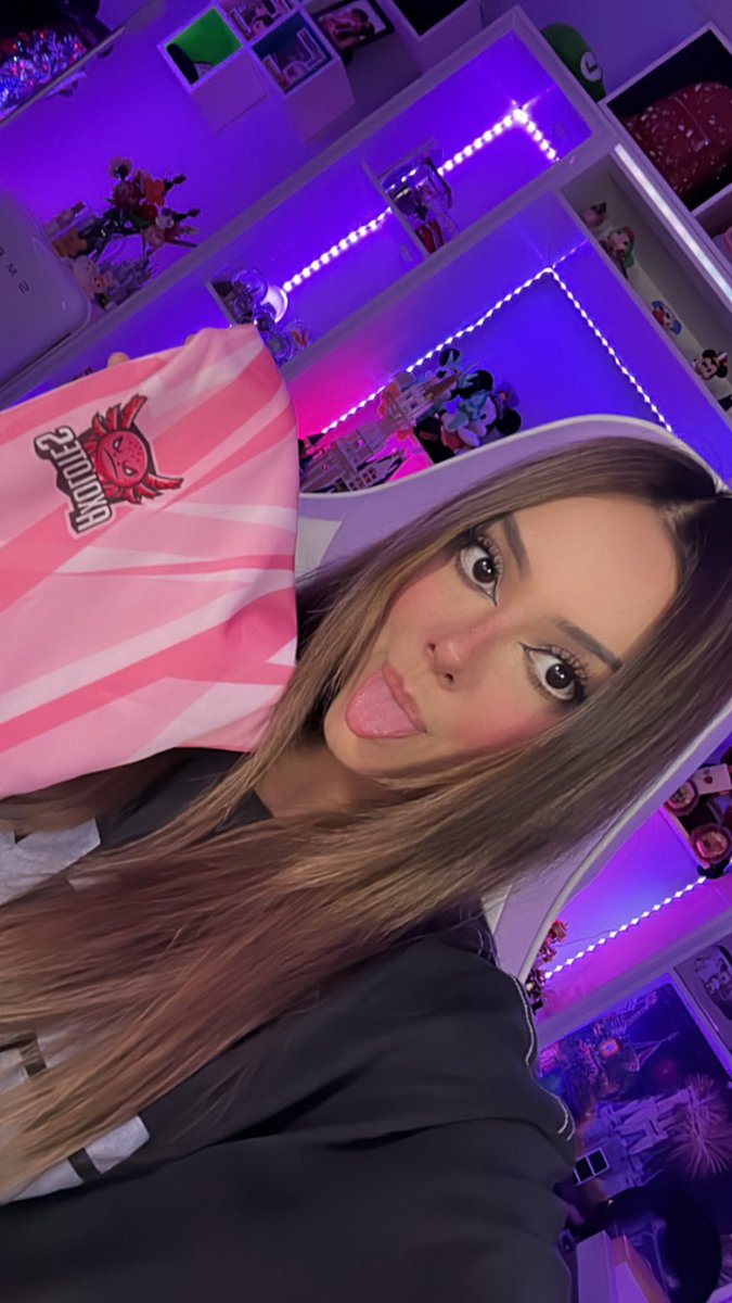 amablitz's tweet image. PLATICANDO CHISME Y SOBRE EL SUMMER KAMP 💖💖💖 Twitch.tv/amablitz