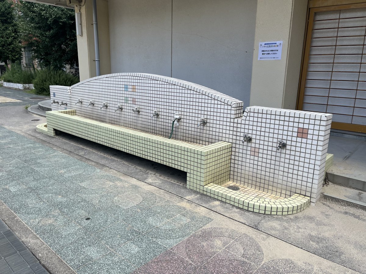 kazusuke_itou's tweet image. 現着🙌🏻なごのキャンパス学校の匂いする😮当たり前か。
 #PODCASTMIXER