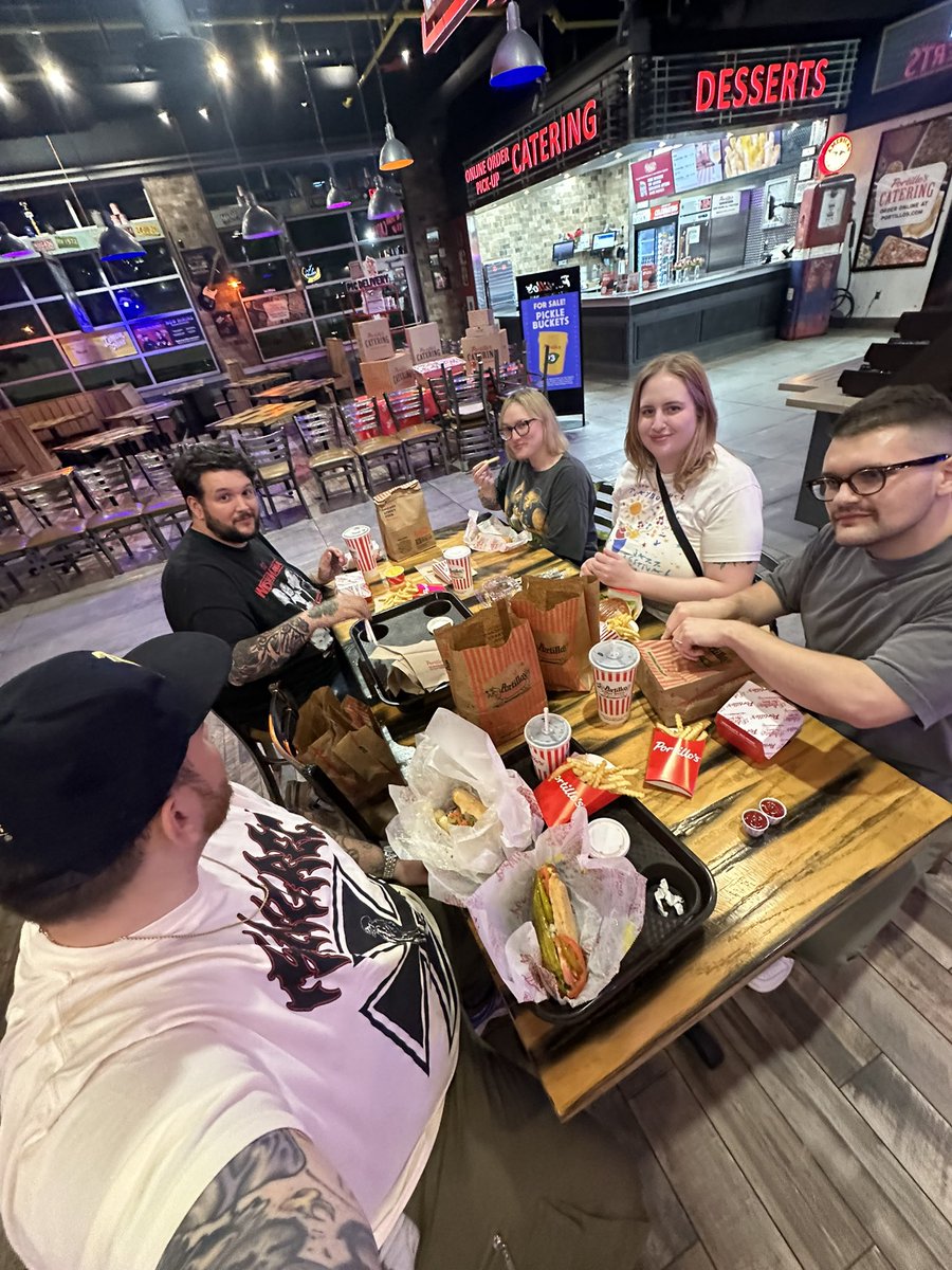 StrengthOfFates's tweet image. In my safe place (Portillo’s)