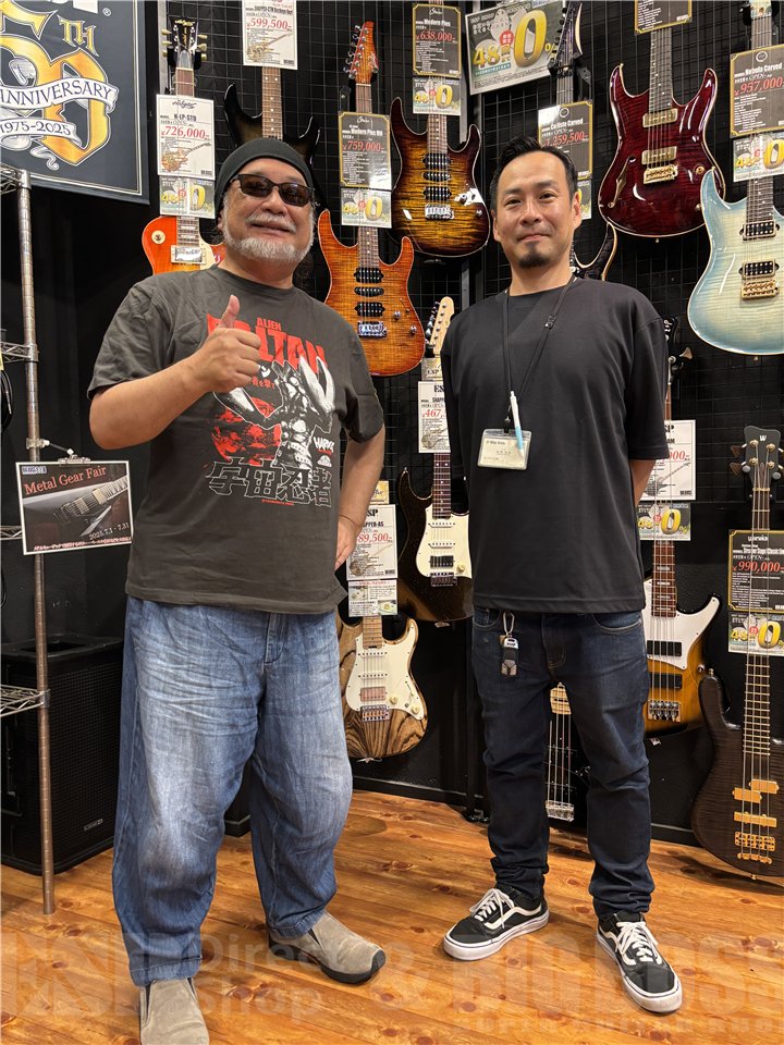 【㊗️ご来店】
クレイジーケンバンドのギタリスト、小野瀬雅生氏にご来店いただきました🎉🎉
今日明日と名古屋でライブ！お忙しい中サインも頂きましてありがとうございます！

クレイジーケンバンドとしては10月に名古屋公演がありますね😆
そちらも要チェックですよ！！
#クレイジーケンバンド