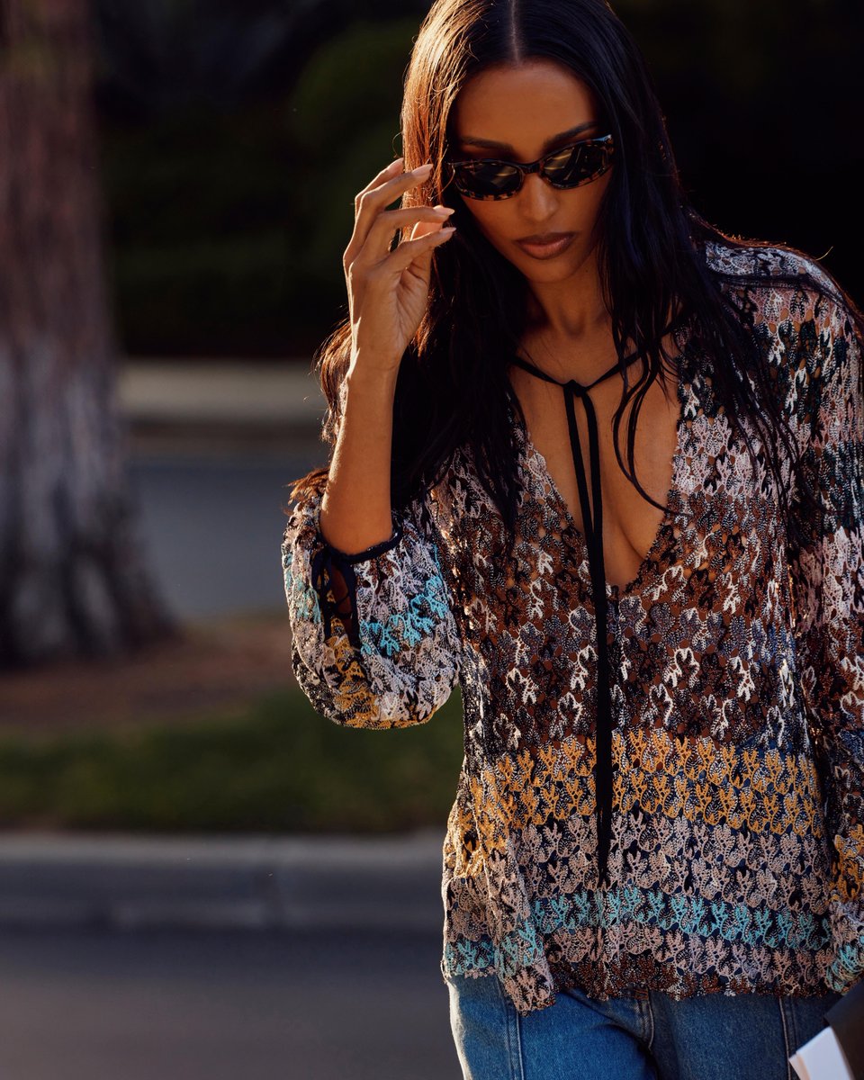 Layered or not? How would you style this sheer color wave from Fall Winter 2025? Discover more: missoni.co/WomanFallWinte… #MissoniFW25 #Missoni