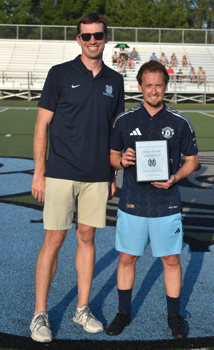 mwilson_Banner's tweet photo. Former Mater Dei boys soccer coach James Arnold was honored during the Mater Dei Alumni Soccer game. Arnold recorded 200 wins and eight regional championships during his 17 years as head coach at Mater Dei. https://t.co/FEoYkUKtue