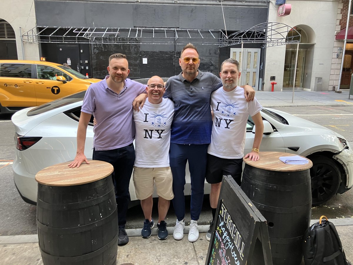 CBeesleyEcho's tweet image. This is one of my favourite ever episodes of the Royal Blue podcast, one of my most enjoyable and hopefully for you too - on the streets of New York with @jamesjrogers and co - it's a bit salty at times but it's real 🗽🇺🇸💙
podcasts.apple.com/us/podcast/eve…