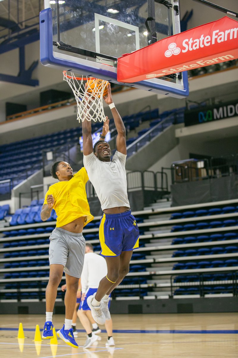 GoJacksMBB's tweet image. Solid summer. Back to it together in one month. 

#GoJacks 🐰