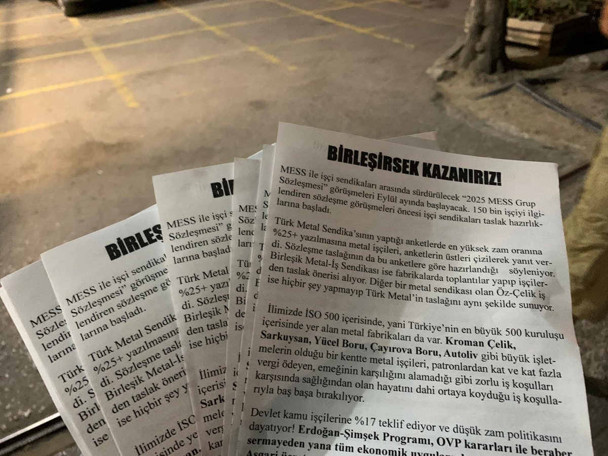 #MESS Grup Sözleşmesi yaklaşırken, #Darıca'da fabrika önlerinde "Birleşirsek kazanırız" başlıklı bildirilerimizi işçilere ulaştırdık.